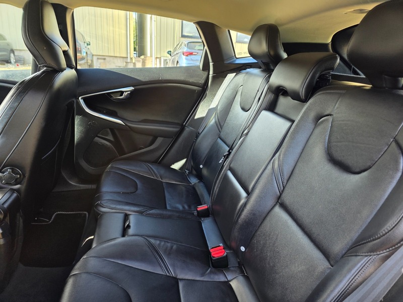 Used Volvo V40 2014 for sale - 76029950: Photo 29