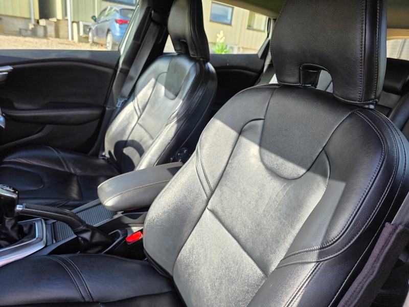 Used Volvo V40 2014 for sale - 76029950: Photo 30