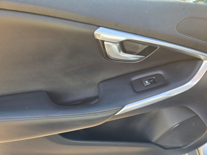 Used Volvo V40 2014 for sale - 76029950: Photo 32