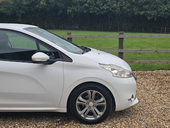 Used Peugeot 208 2012 for sale - 75897694: Photo