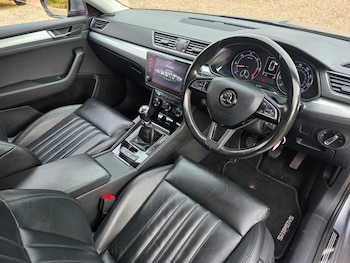 Used Skoda Superb 2019 for sale - 76197352: Photo