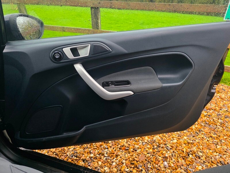 Used Ford Fiesta 2012 for sale - 76470731: Photo 32