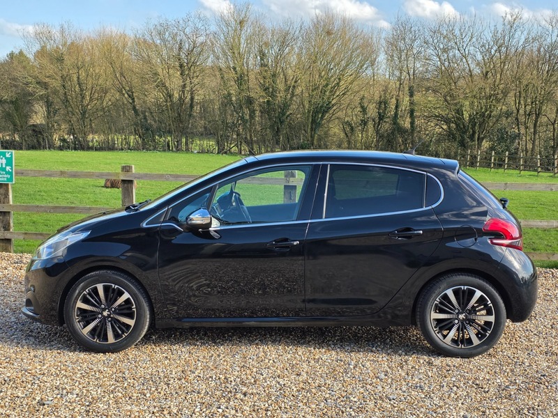 Used Peugeot 208 2017 for sale - 77508188: Photo 2