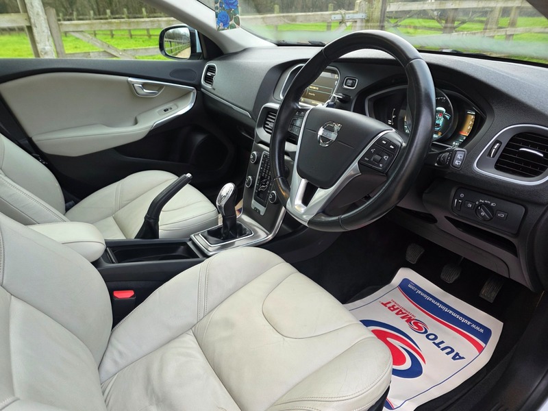 Used Volvo V40 2013 for sale - 76863620: Photo 13