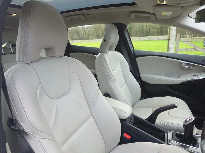 Used Volvo V40 2013 for sale - 76863620: Photo 14