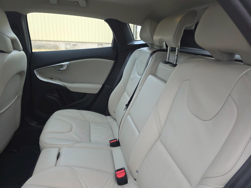 Used Volvo V40 2013 for sale - 76863620: Photo 29