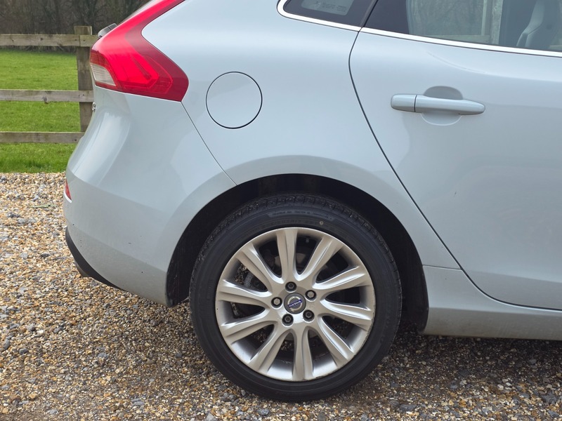 Used Volvo V40 2013 for sale - 76863620: Photo 3