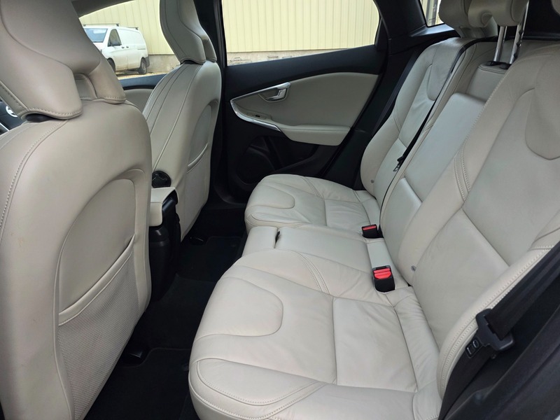 Used Volvo V40 2013 for sale - 76863620: Photo 30