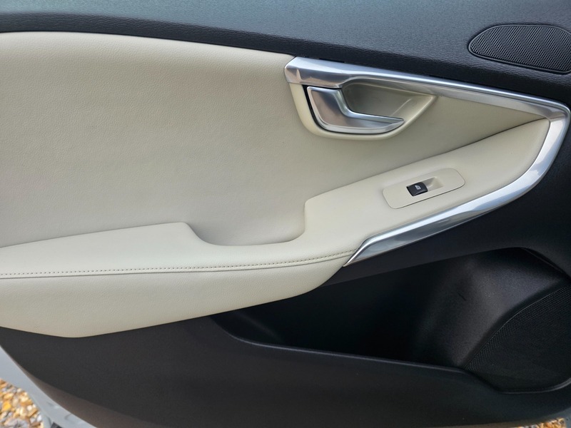 Used Volvo V40 2013 for sale - 76863620: Photo 31