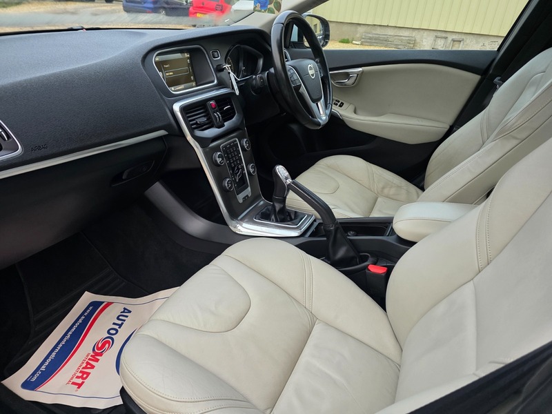 Used Volvo V40 2013 for sale - 76863620: Photo 32