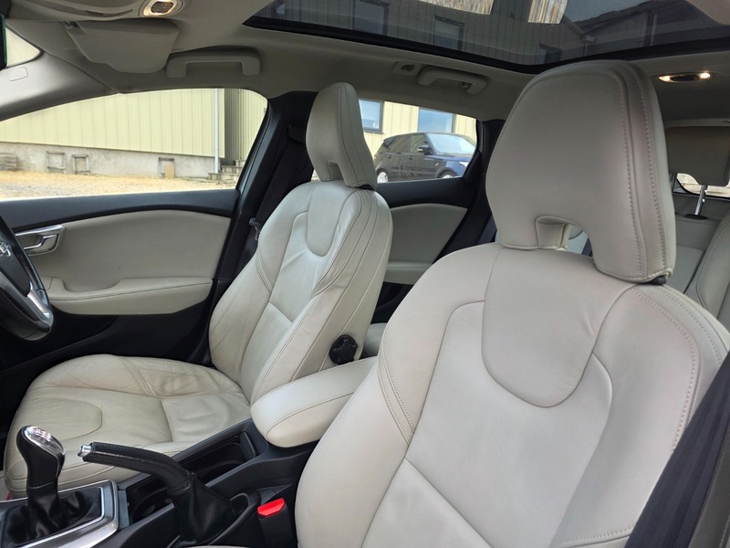 Used Volvo V40 2013 for sale - 76863620: Photo 33