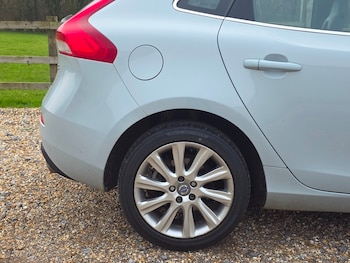 Used Volvo V40 2013 for sale - 76863620: Photo