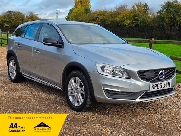 Used Volvo V60 2016 for sale - 76334128: Photo 1
