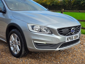Used Volvo V60 2016 for sale - 76334128: Photo