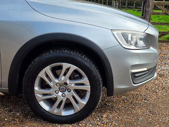Used Volvo V60 2016 for sale - 76334128: Photo