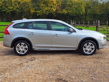 Used Volvo V60 2016 for sale - 76334128: Photo