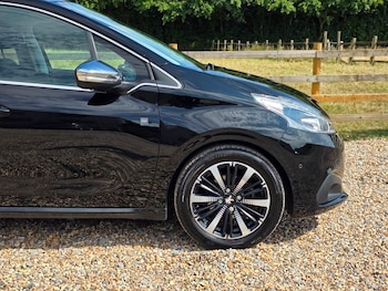 Used Peugeot 208 2018 for sale - 79335132: Photo