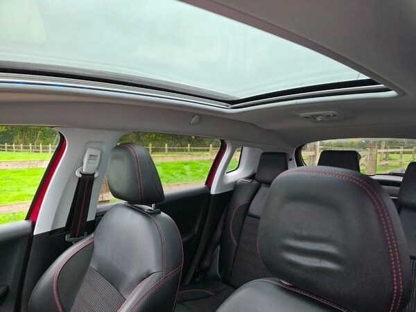 Used Peugeot 2008 2017 for sale - 76280601: Photo 17