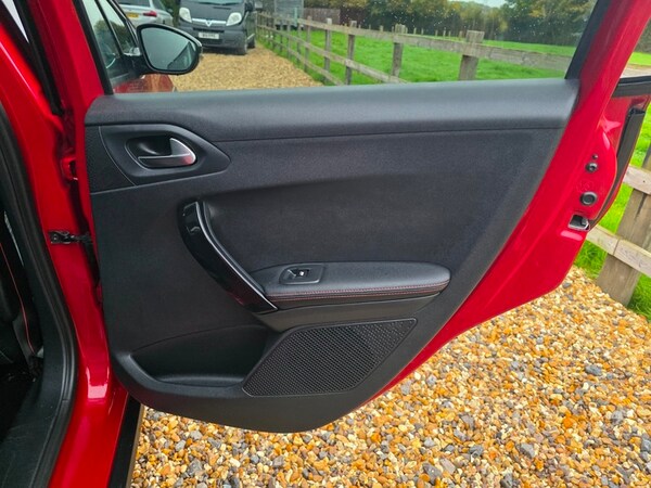 Used Peugeot 2008 2017 for sale - 76280601: Photo 24