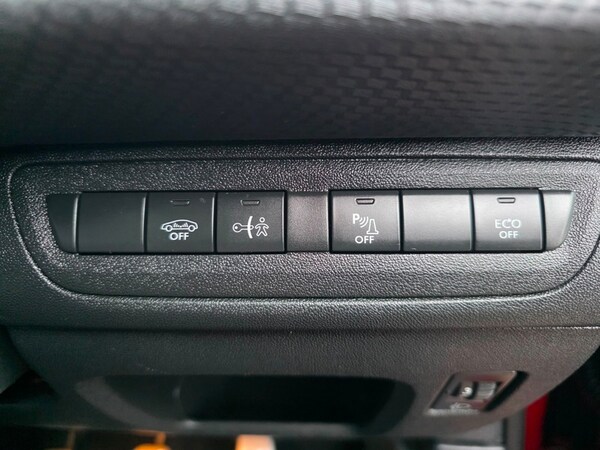 Used Peugeot 2008 2017 for sale - 76280601: Photo 47