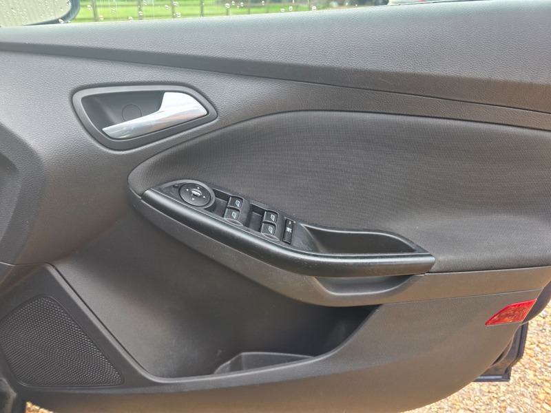 Used Ford Focus 2011 for sale - 77065468: Photo 17