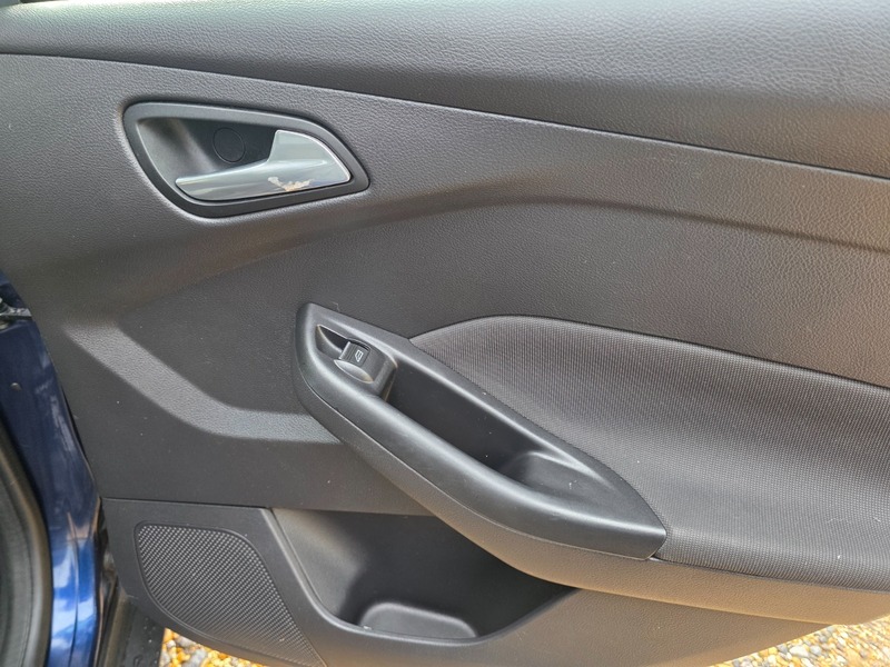 Used Ford Focus 2011 for sale - 77065468: Photo 21