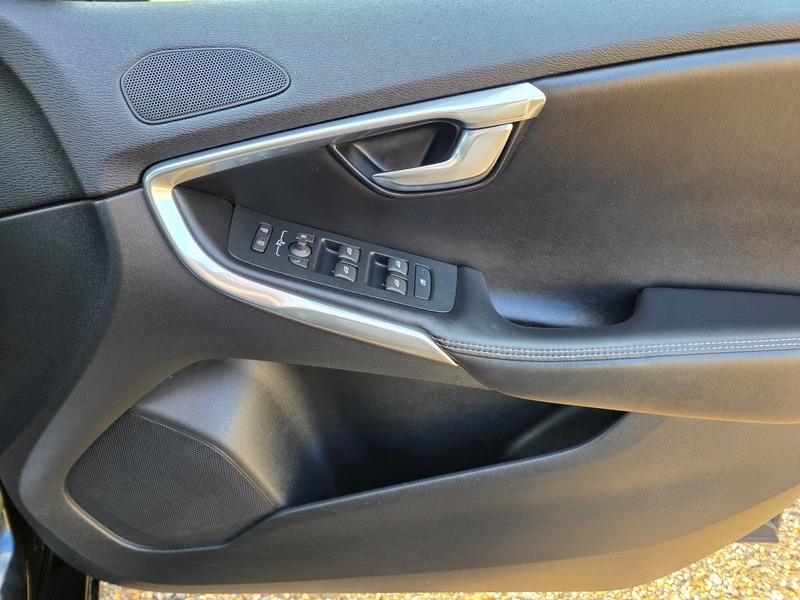 Used Volvo V40 2016 for sale - 76784648: Photo 15