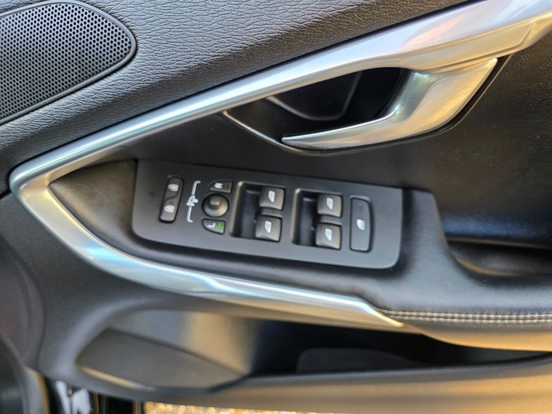 Used Volvo V40 2016 for sale - 76784648: Photo 16