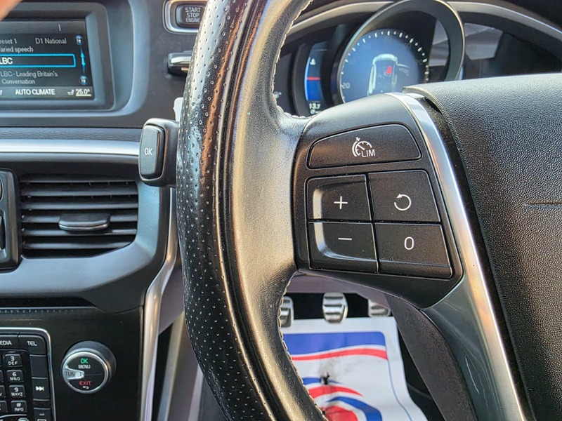 Used Volvo V40 2016 for sale - 76784648: Photo 24