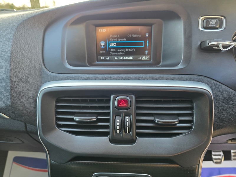 Used Volvo V40 2016 for sale - 76784648: Photo 28