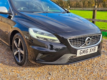 Used Volvo V40 2016 for sale - 76784648: Photo