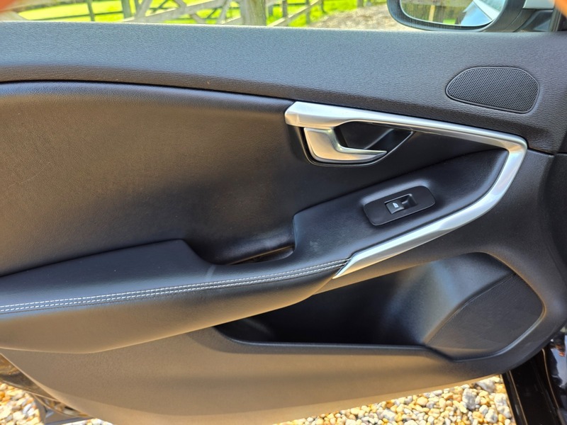 Used Volvo V40 2016 for sale - 76784648: Photo 33