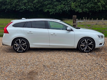 Used Volvo V60 2017 for sale - 78920203: Photo