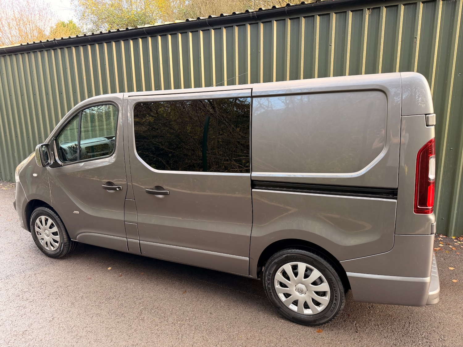 Used Vauxhall Vivaro 2015 for sale - 76785302: Photo 2