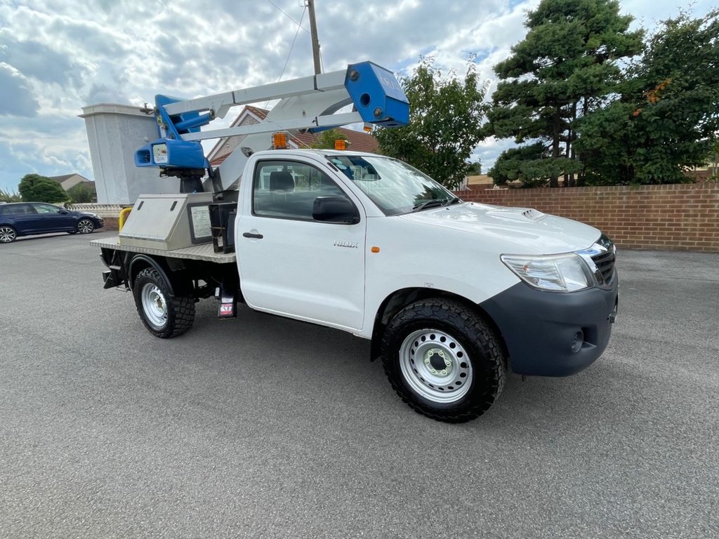 Used Toyota Hilux 2014 for sale - 76056884: Photo 2