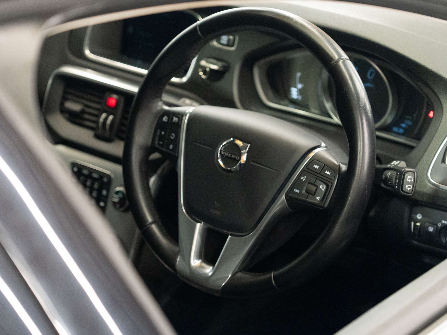 Used Volvo V40 2016 for sale - 77621896: Photo 13