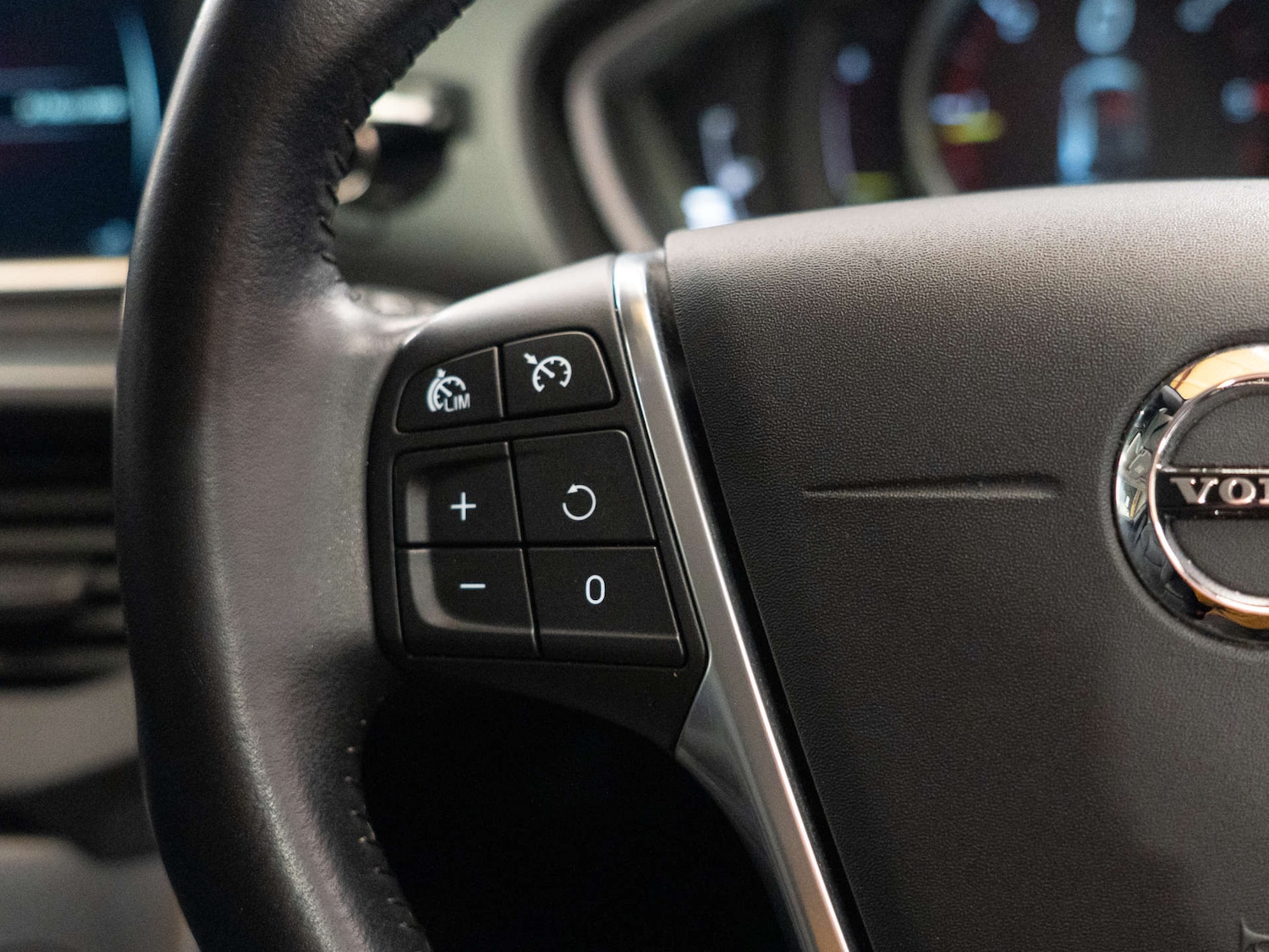 Used Volvo V40 2016 for sale - 77621896: Photo 15