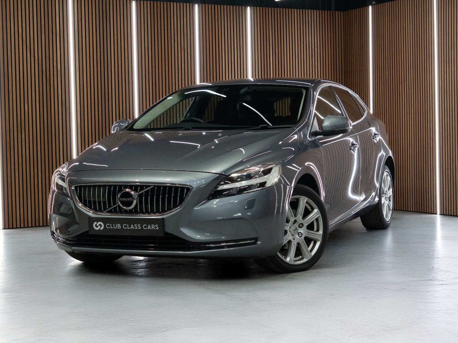 Used Volvo V40 2016 for sale - 77621896: Photo 5