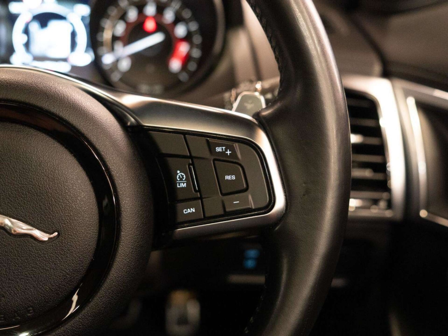 Used Jaguar F-Type 2018 for sale - 77025232: Photo 18