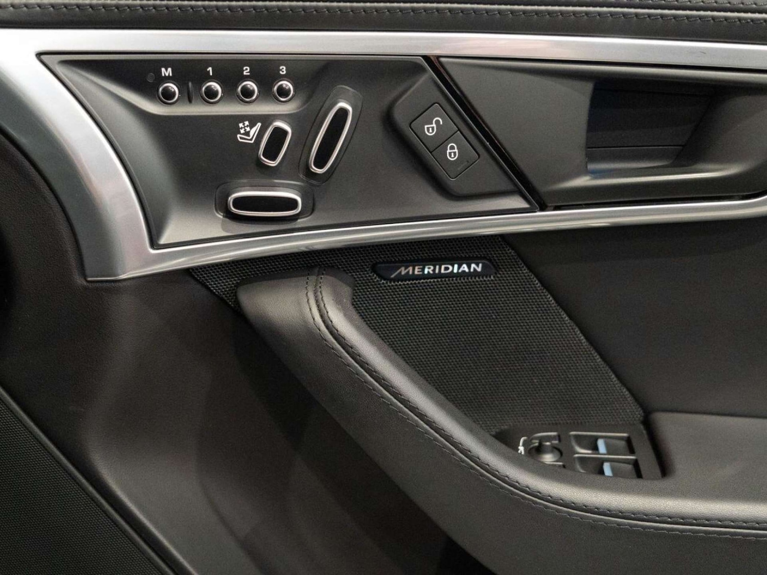 Used Jaguar F-Type 2018 for sale - 77025232: Photo 34