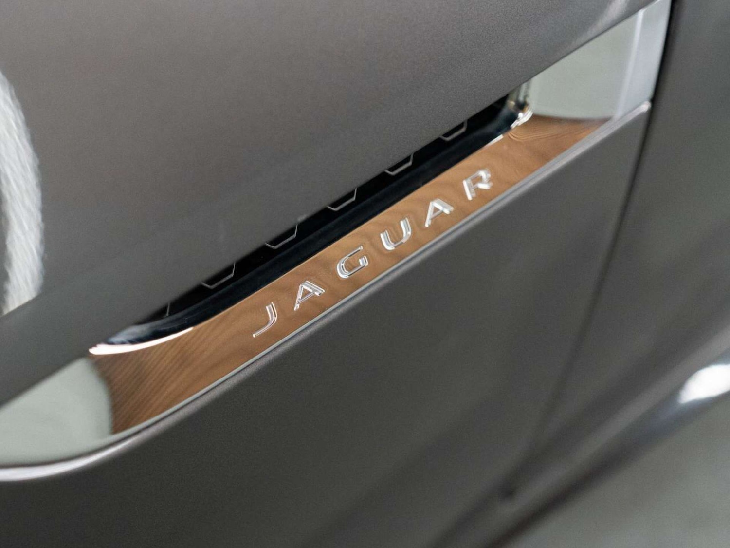 Used Jaguar F-Type 2018 for sale - 77025232: Photo 9