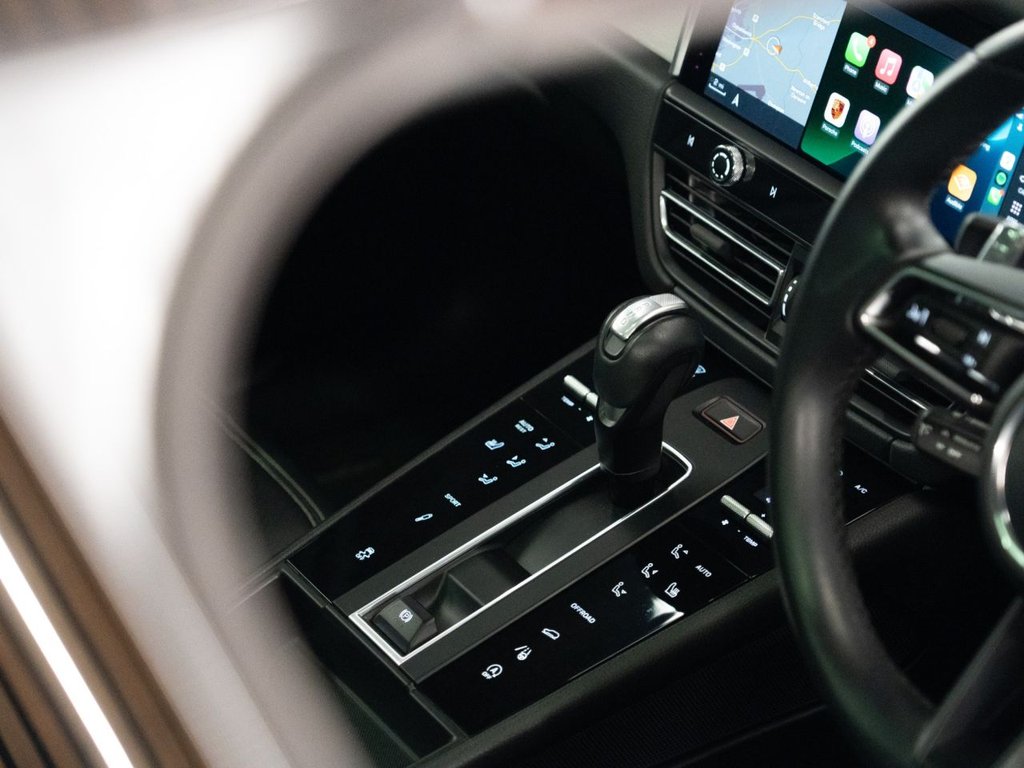 Used Porsche Macan 2022 for sale - 76690744: Photo 33