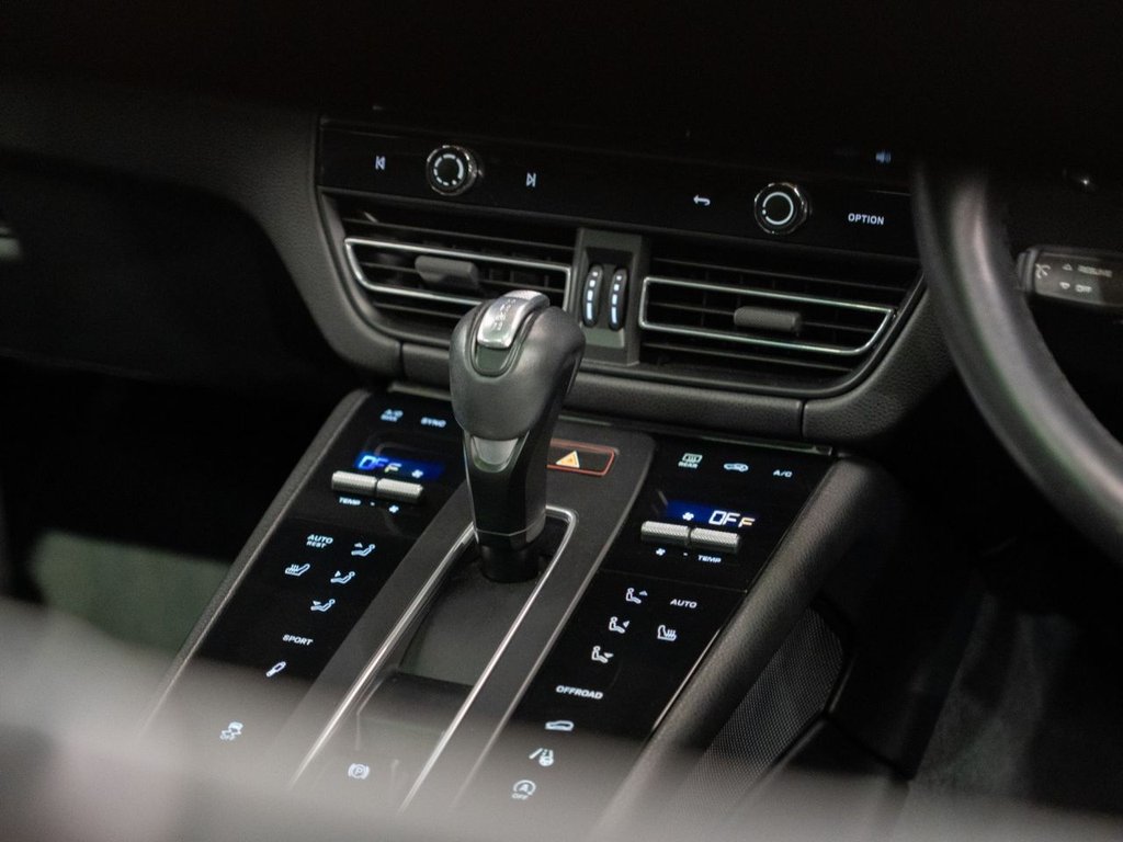 Used Porsche Macan 2022 for sale - 76690744: Photo 34