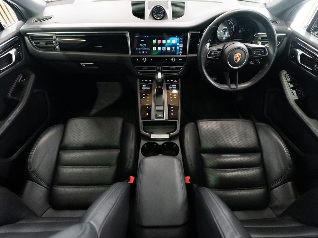 Used Porsche Macan 2023 for sale - 76690746: Photo 2