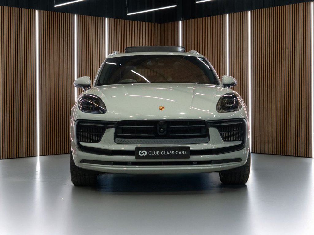 Used Porsche Macan 2023 for sale - 76690746: Photo 3