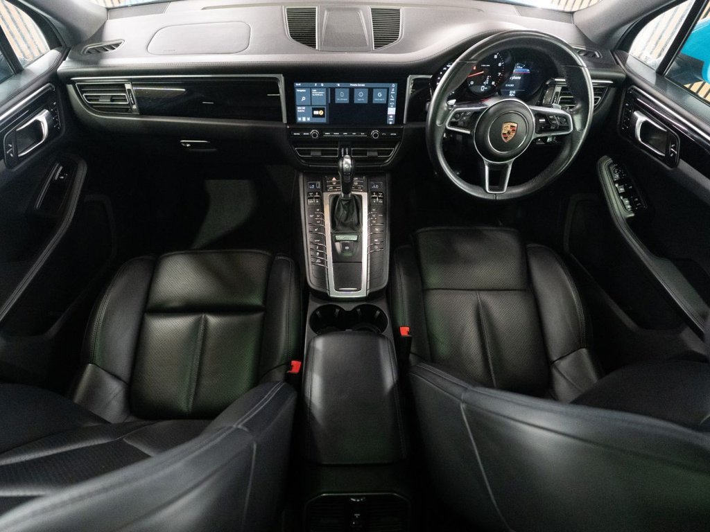 Used Porsche Macan 2018 for sale - 76690737: Photo 2