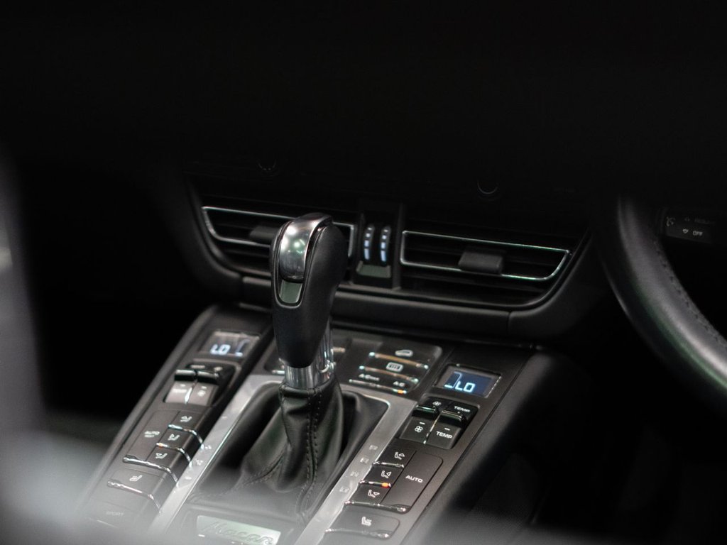 Used Porsche Macan 2018 for sale - 76690737: Photo 30