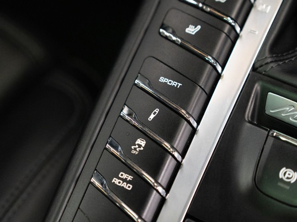 Used Porsche Macan 2018 for sale - 76690737: Photo 35