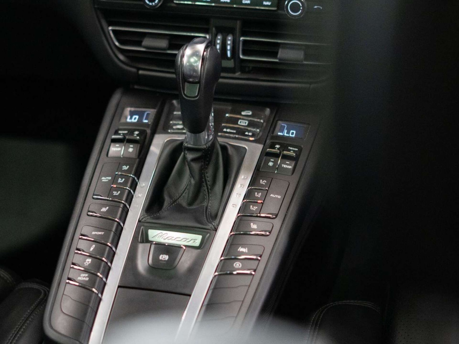 Used Porsche Macan 2018 for sale - 77022784: Photo 32