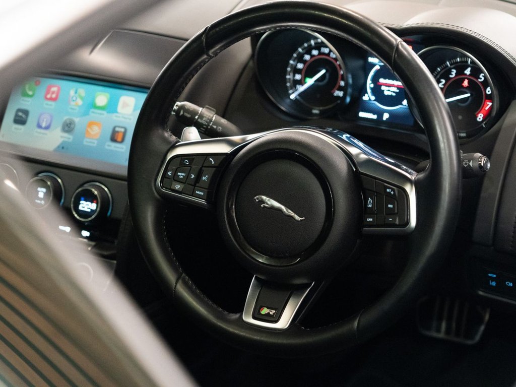 Used Jaguar F-Type 2018 for sale - 76690760: Photo 15